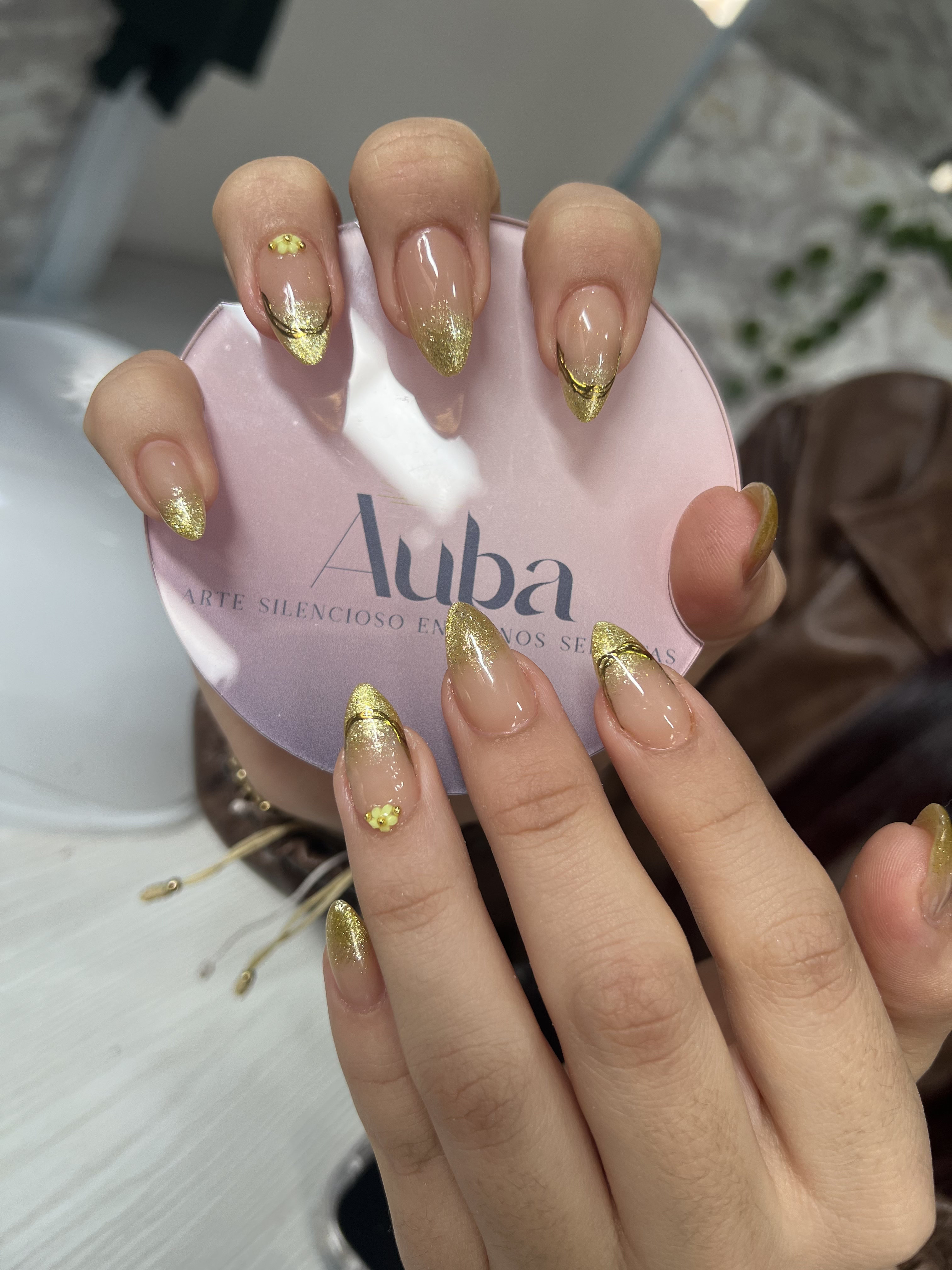 Manicura gel color nude - AUBA Beauty Studio